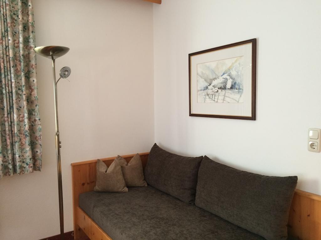 Hotel Garni Senn St. Anton am Arlberg Zimmer foto