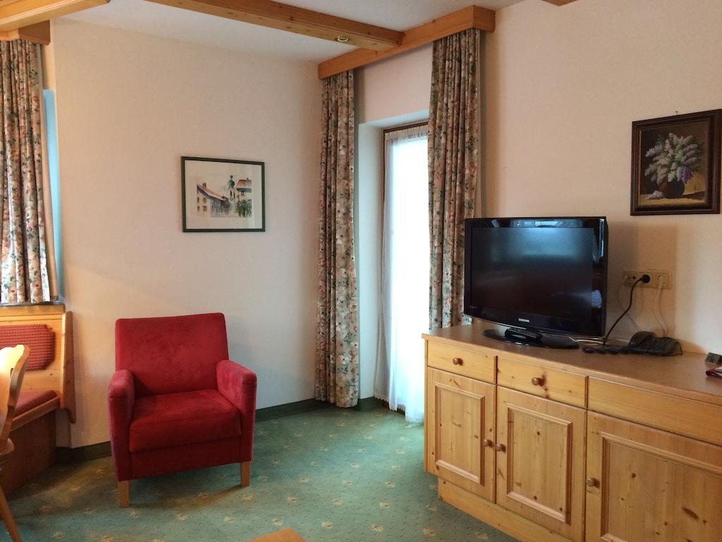 Hotel Garni Senn St. Anton am Arlberg Zimmer foto